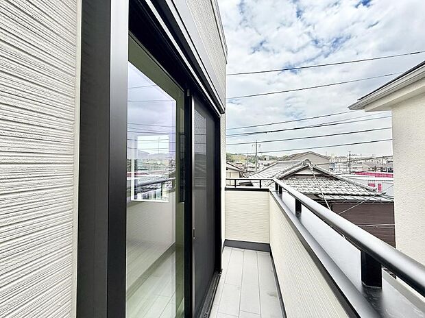 【バルコニー】■ 空を眺めながら、ほっと一息つける特別な空間