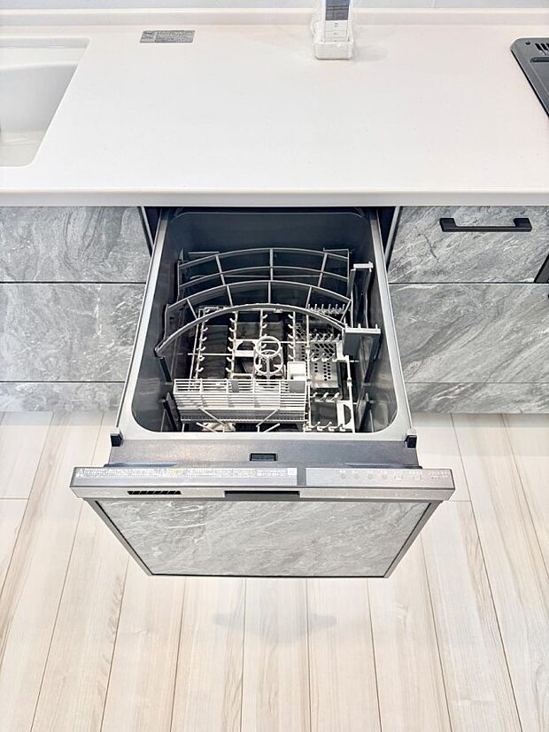 【食器洗浄乾燥機】■手間なく洗浄！食器をピカピカに仕上げてくれます