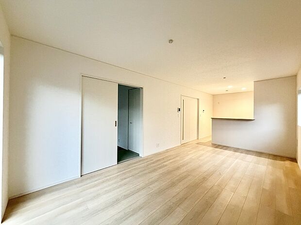 【リビング】■光と風を感じる、リラックスできる空間