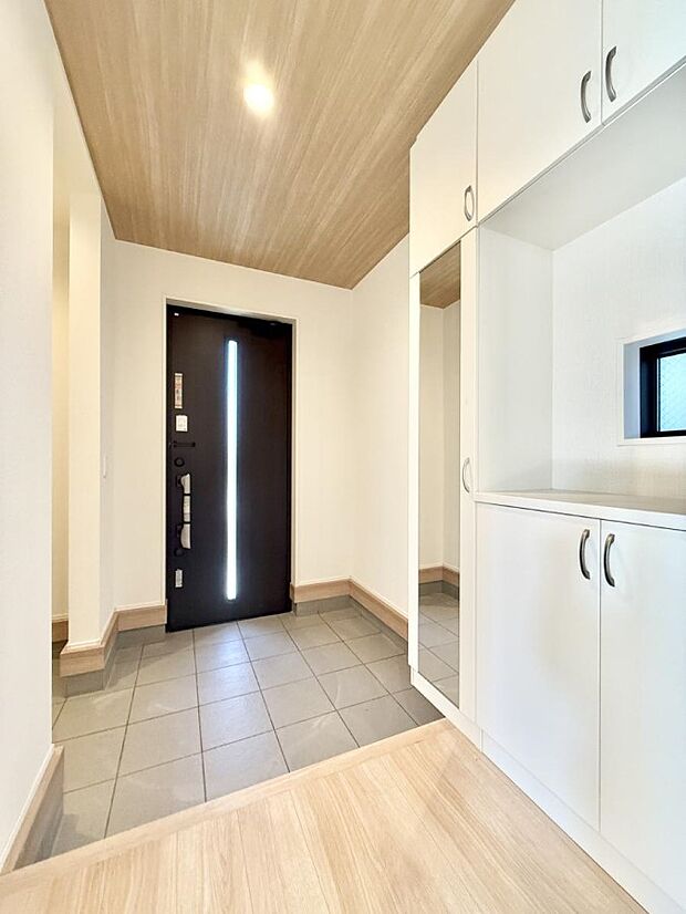 【玄関】■ ここから始まる一日、すっきり整った玄関