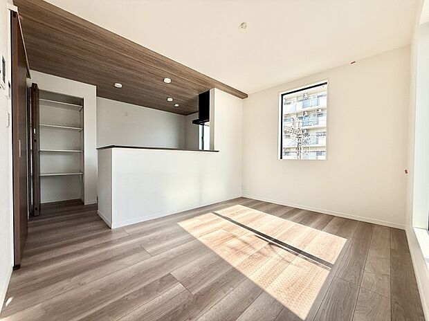 【リビング】■家族の時間を彩る、快適で癒される空間