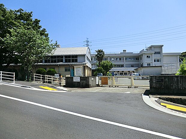 横須賀市立粟田小学校（約844m・徒歩11分）