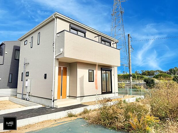 【現地外観写真】■暮らしを彩る充実した設備仕様が備わった住まい