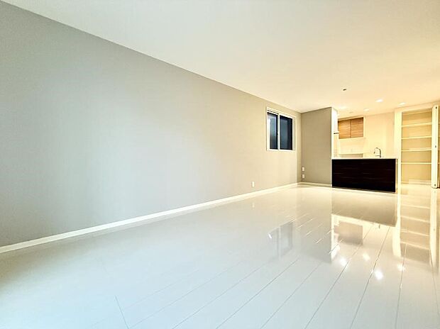 【リビング】■光と風を感じる、リラックスできる空間