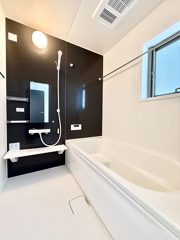 【浴室】■一日の疲れを癒す、心落ち着く空間です