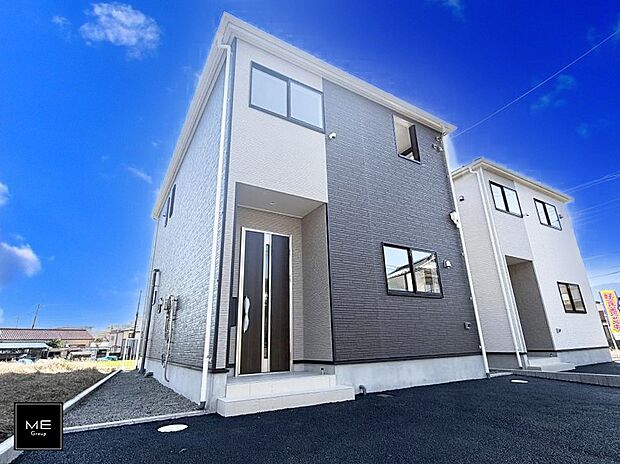 【現地外観写真】■暮らしを彩る充実した設備仕様が備わった住まい