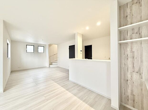 【リビング】■光と風を感じる、リラックスできる空間