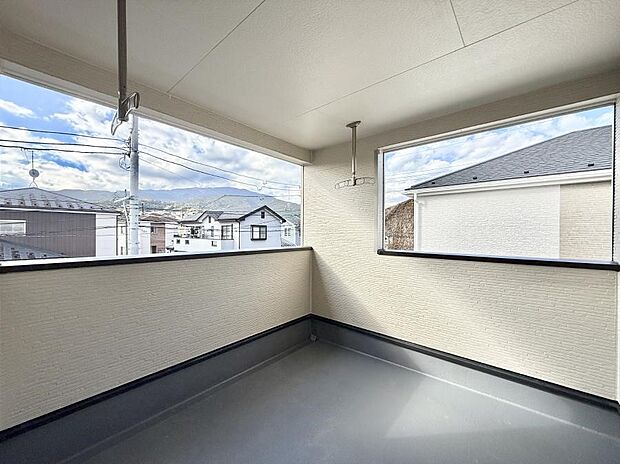 【バルコニー】■ 空を眺めながら、ほっと一息つける特別な空間