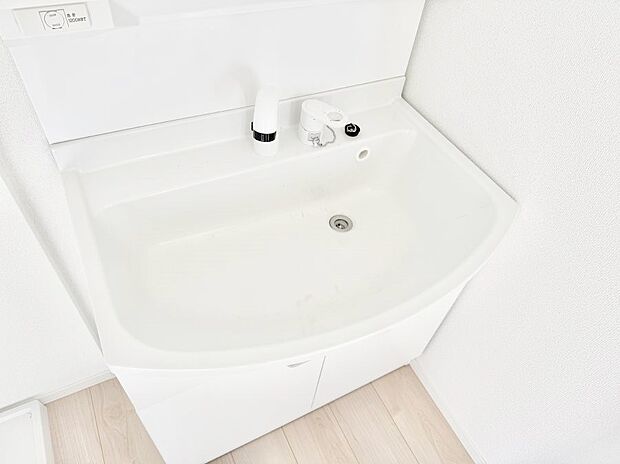 【ハンドシャワー付洗面台】■手洗いや顔を洗う時も快適に使える便利なシャワー