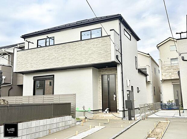 【現地外観写真】■暮らしを彩る充実した設備仕様が備わった住まい