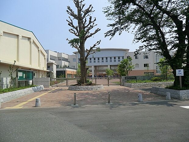 藤沢市立六会中学校（約1,500m・徒歩19分）
