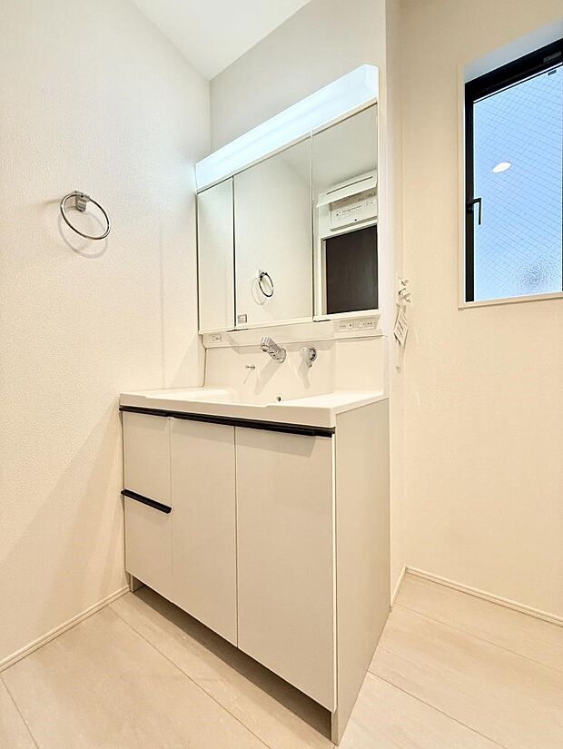 【洗面台・洗面所】■家族みんなが使いやすい配置です