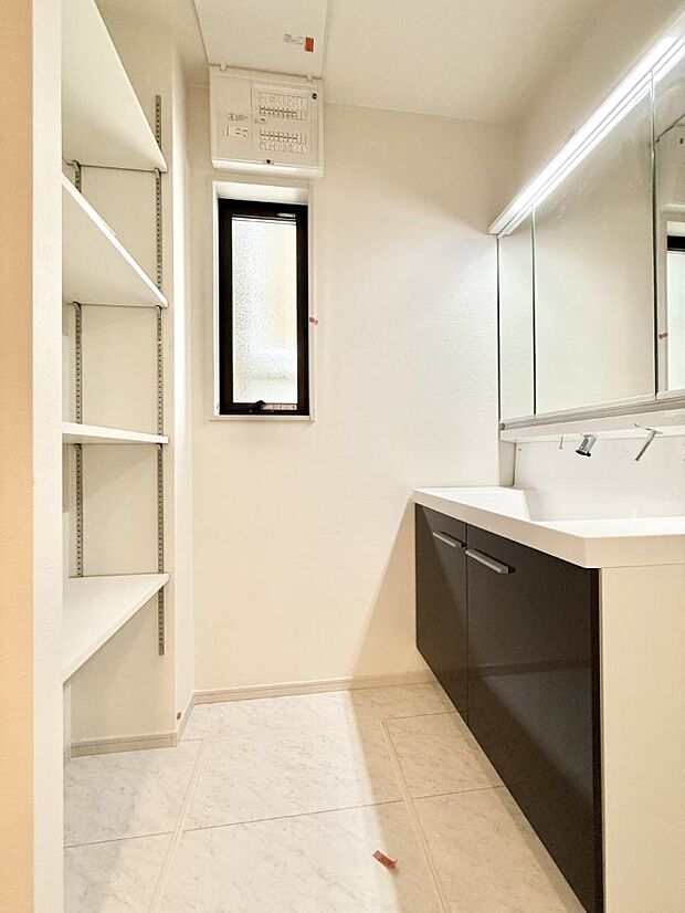 【洗面台・洗面所】■朝の準備がスムーズにできる広さです