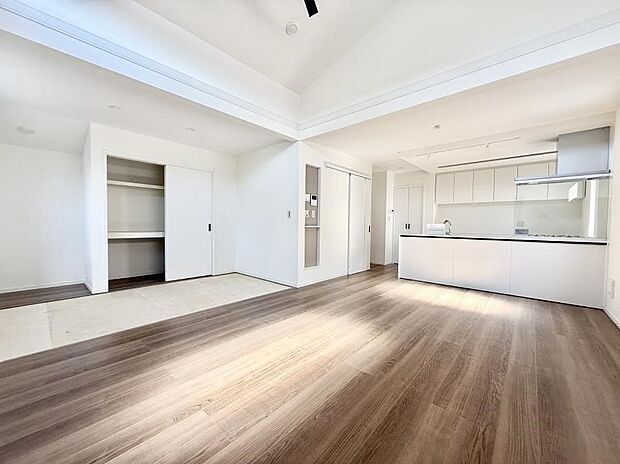 【リビング】■家族の時間を彩る、快適で癒される空間