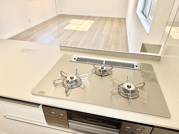 【3口ガスコンロ】■一度に多くの料理ができ便利で効率的