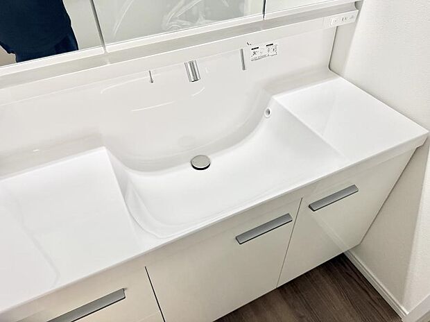 【ハンドシャワー付洗面台】■手洗いや顔を洗う時も快適に使える便利なシャワー