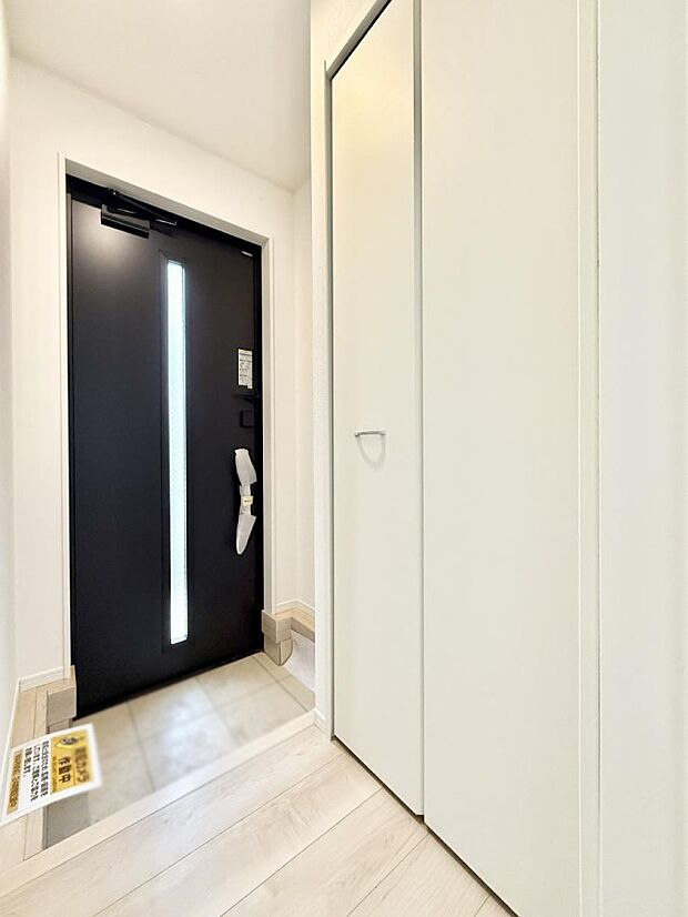 【玄関】■ ここから始まる一日、すっきり整った玄関