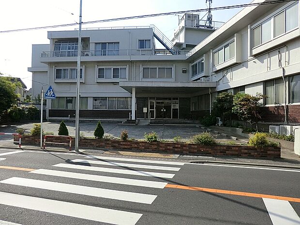 腰越中央医院（約900m・徒歩12分）