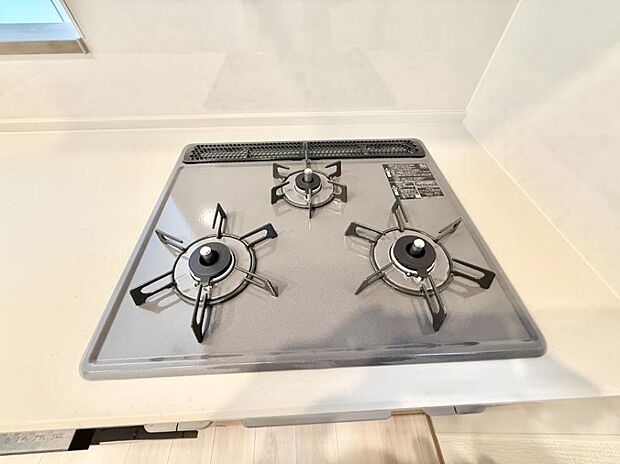 【3口ガスコンロ】■一度に多くの料理ができ便利で効率的