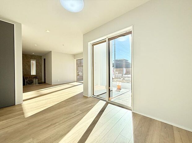 【リビングダイニング】■日常をちょっと特別にする、憩いの空間