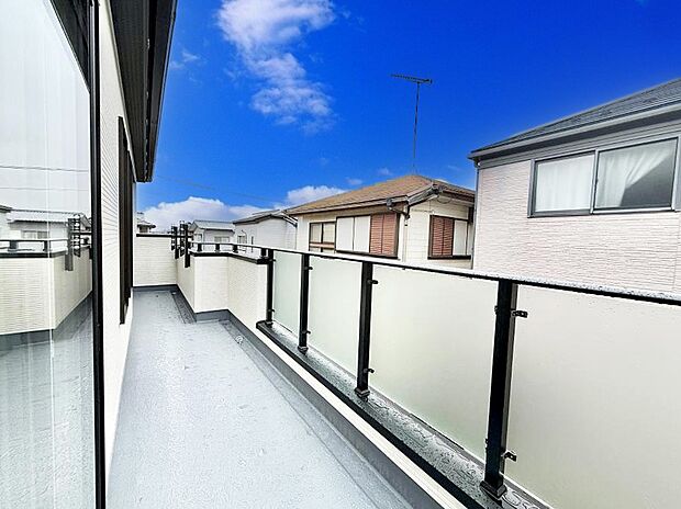 【バルコニー】■ 自然を身近に感じる、開放的なバルコニー