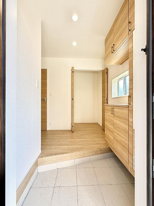 【玄関】■ ここから始まる一日、すっきり整った玄関