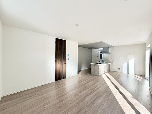 【リビングダイニング】■シンプルだけど贅沢、大切な人と過ごす心がほどける空間