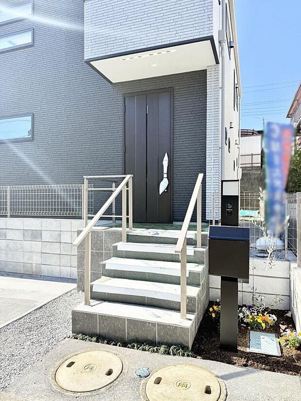 【玄関】■ 帰るたびにホッとする、安心感のある佇まい