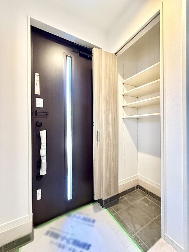 【玄関】■ ここから始まる一日、すっきり整った玄関