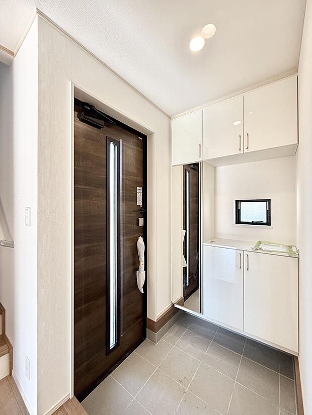 【玄関】■ シンプルで美しく、快適な暮らしの入り口