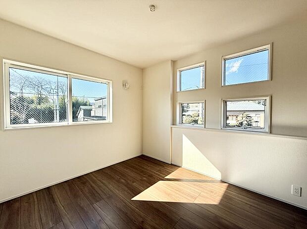 【洋室】■自分だけのスペース どんなお部屋にするかとっても楽しみですね