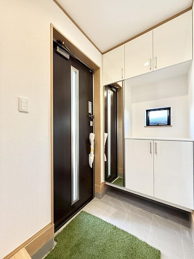 【玄関】■ ここから始まる一日、すっきり整った玄関