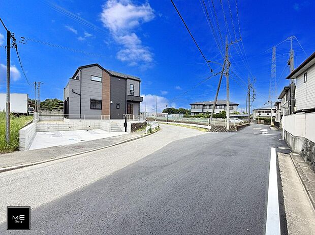 【前面道路含む現地写真】■優雅なラインが、毎日を引き立てます