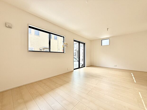 【リビング】■家族の時間を彩る、快適で癒される空間