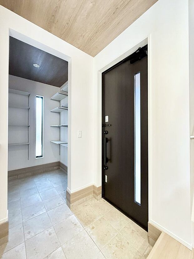 【玄関】■ ここから始まる一日、すっきり整った玄関