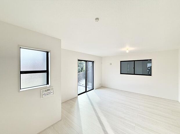 【ダイニング】■ふとした瞬間に幸せを感じる、心地よい場所