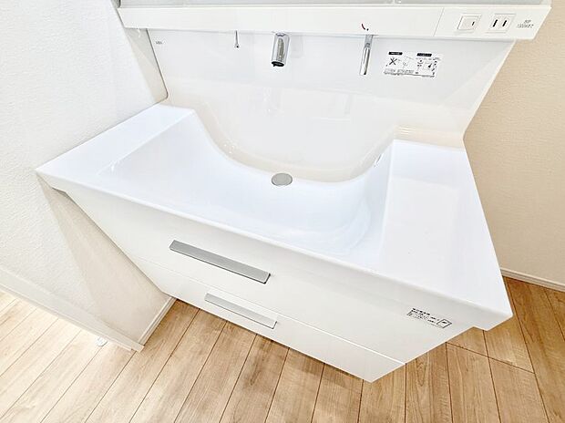 【ハンドシャワー付洗面台】■手洗いや顔を洗う時も快適に使える便利なシャワー