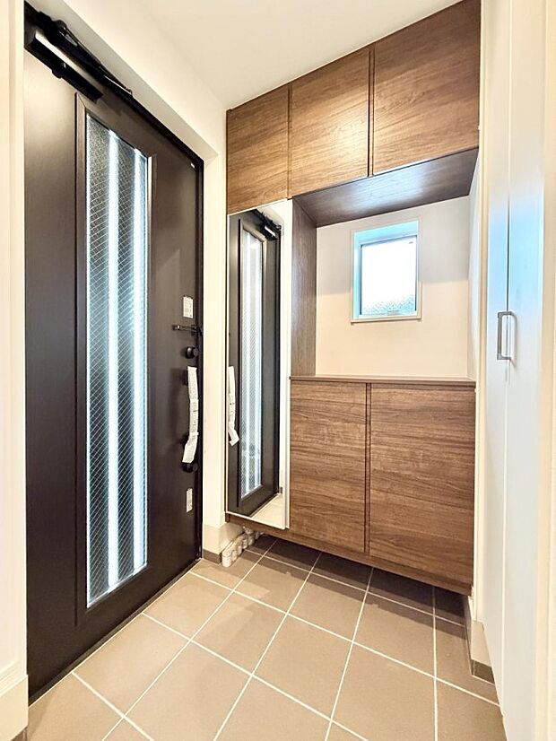 【玄関】■ シンプルで美しく、快適な暮らしの入り口