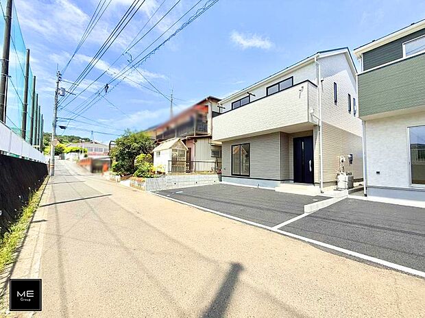 【前面道路含む現地写真】■家族みんなが笑顔で過ごせる、安心感のある住まい
