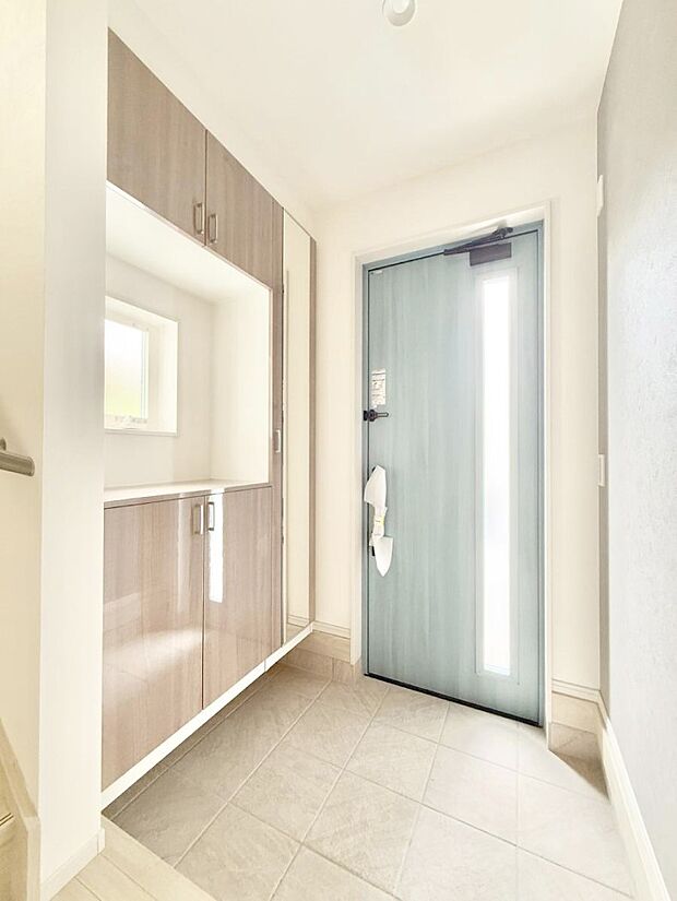 【玄関】■ シンプルで美しく、快適な暮らしの入り口