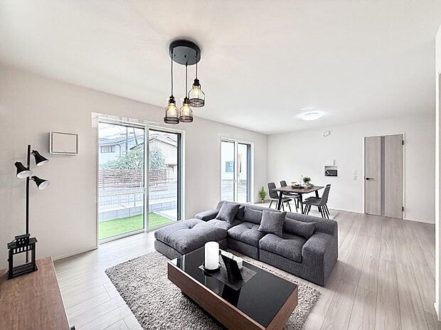 【リビング】■光と風を感じる、リラックスできる空間