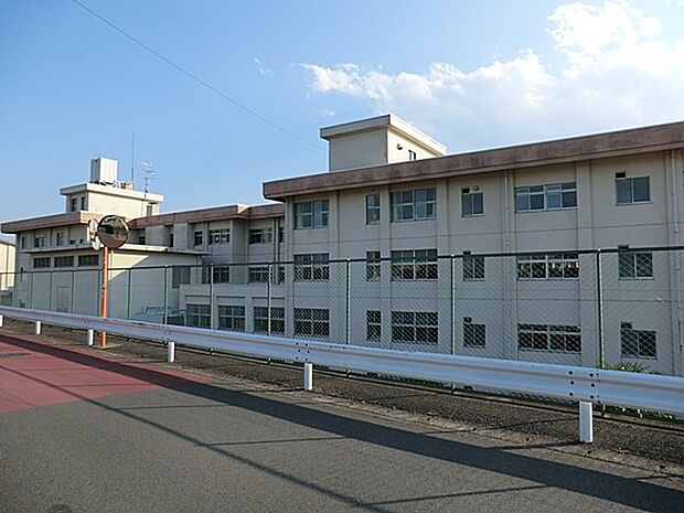 綾瀬市立北の台中学校(約1,500m・徒歩19分)