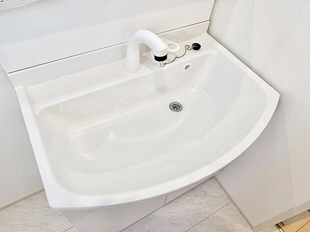 【ハンドシャワー付洗面台】■手洗いや顔を洗う時も快適に使える便利なシャワー