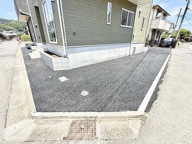 【駐車場】2号棟  ■自宅にカースペースがあると助かります