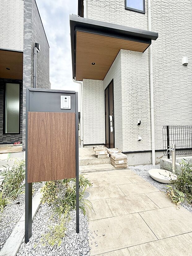 【玄関】■ 帰るたびにホッとする、安心感のある佇まい