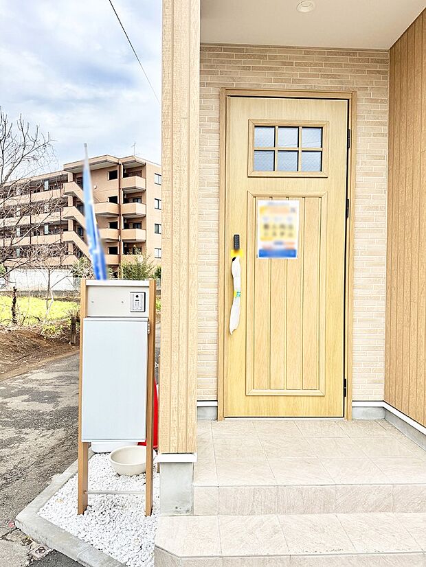 【玄関】■ 帰るたびにホッとする、安心感のある佇まい