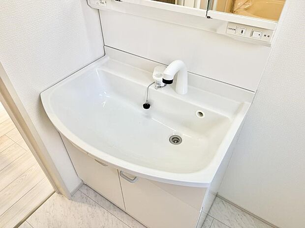 【ハンドシャワー付洗面台】■手洗いや顔を洗う時も快適に使える便利なシャワー