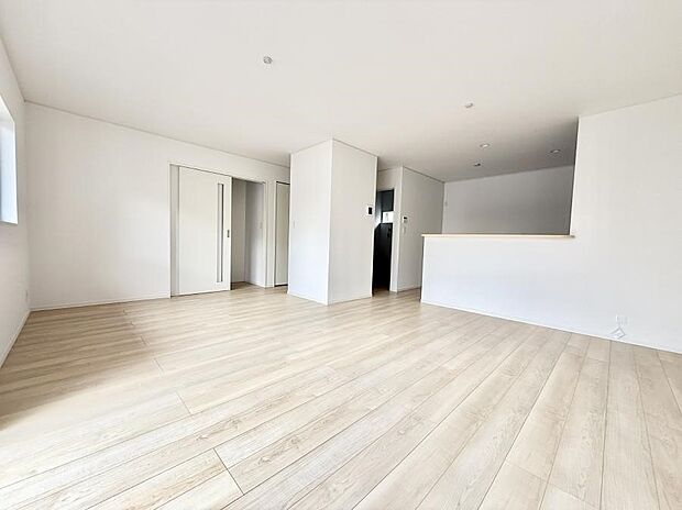 【リビング】■くつろぎと笑顔が集まる、心温まるリビング