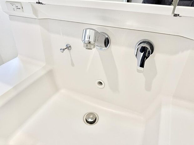 【ハンドシャワー付洗面台】■手洗いや顔を洗う時も快適に使える便利なシャワー