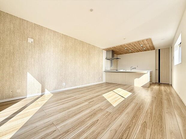 【リビング】■光と風を感じる、リラックスできる空間